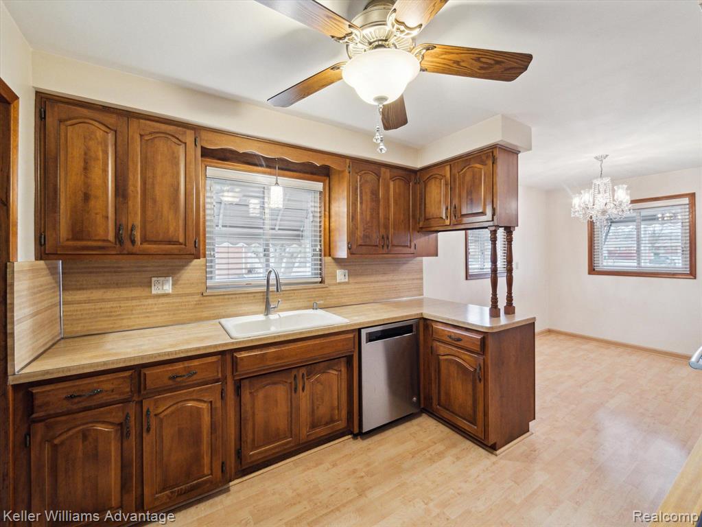 4217 MCKINLEY Street, Dearborn Heights, MI 48125 — Photo 11