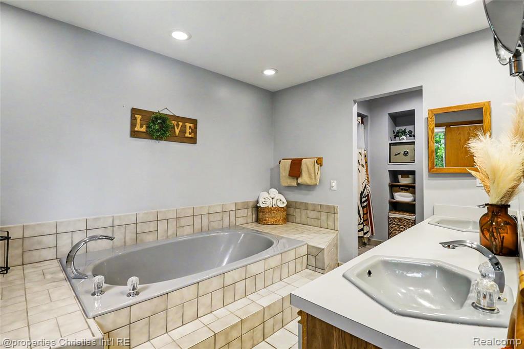 252 Granada Drive, White Lake, MI — Photo 24