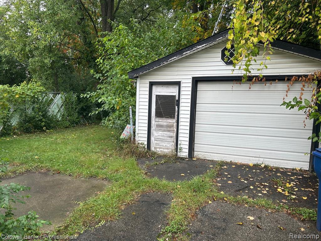 988 Barney Avenue, Flint, MI 48503 — Photo 3