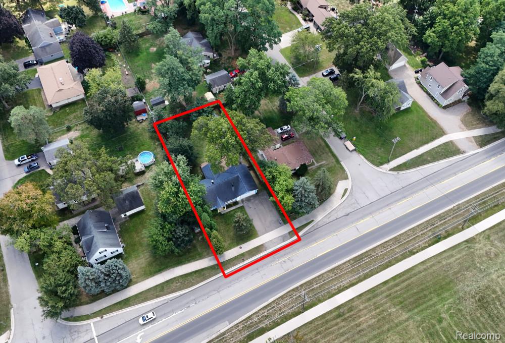 7377 Cooley Lake Road, West Bloomfield, MI 48324 — Photo 52