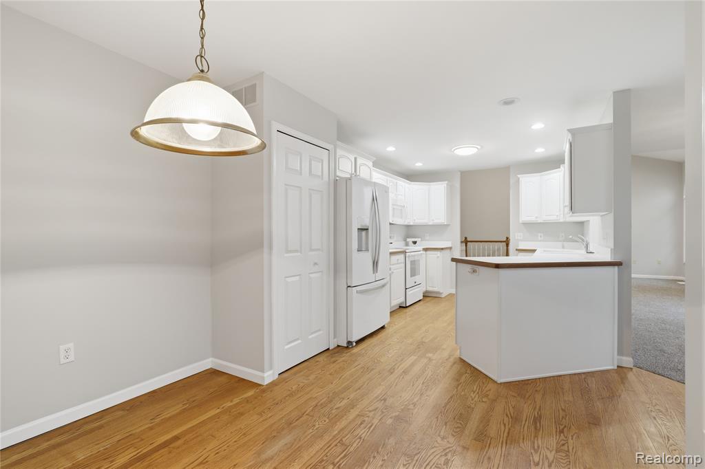 8091 Prestonwood Court, Flushing, MI 48433 — Photo 13