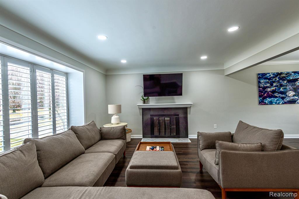 895 S GLENHURST Drive, Birmingham, MI 48009 — Photo 11