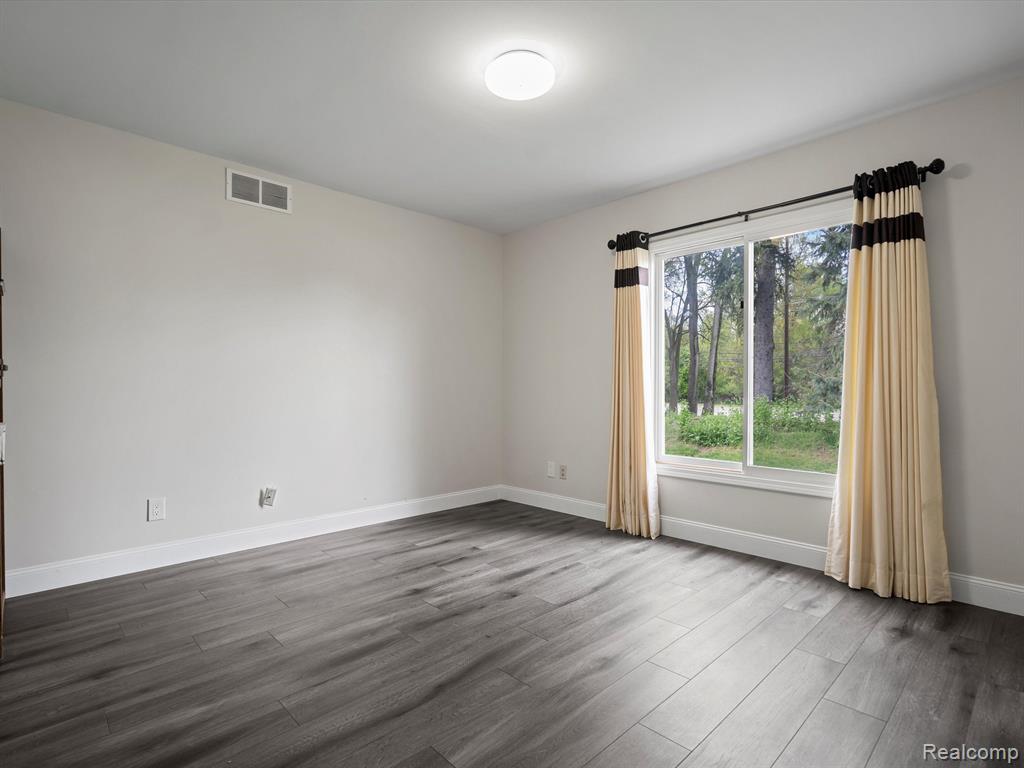 4979 SOMERTON Drive, Troy, MI 48085 — Photo 7