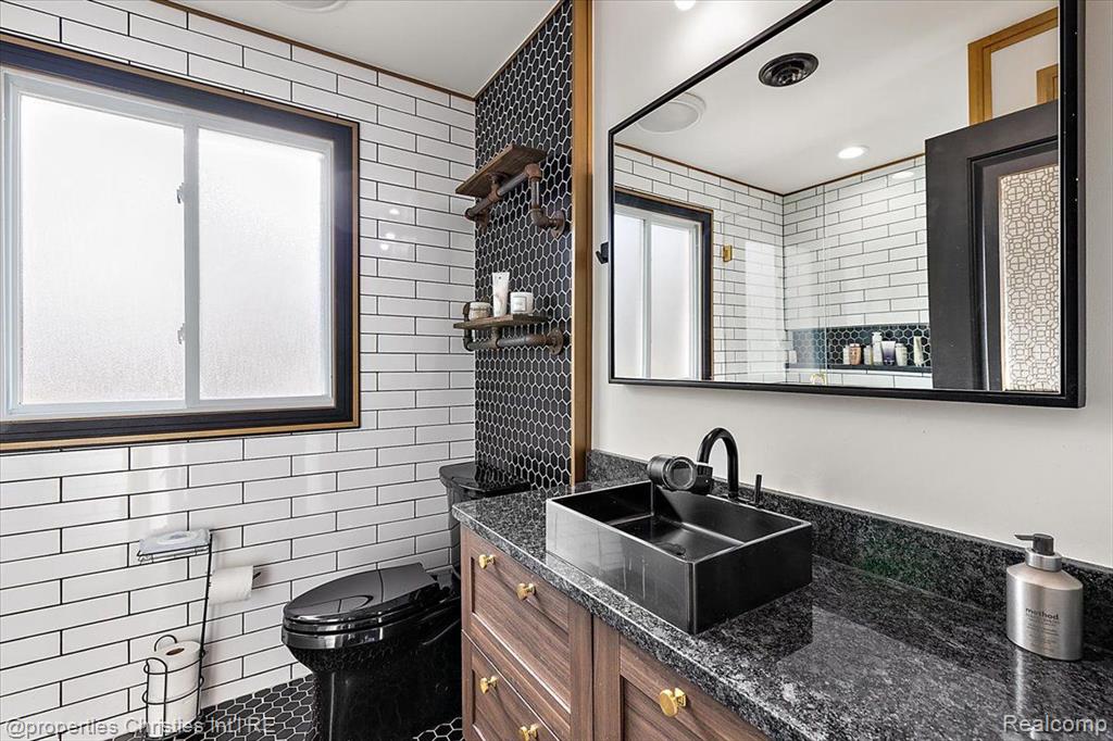 4361 MEADOWLANE Court, Bloomfield Hills, MI 48304 — Photo 30