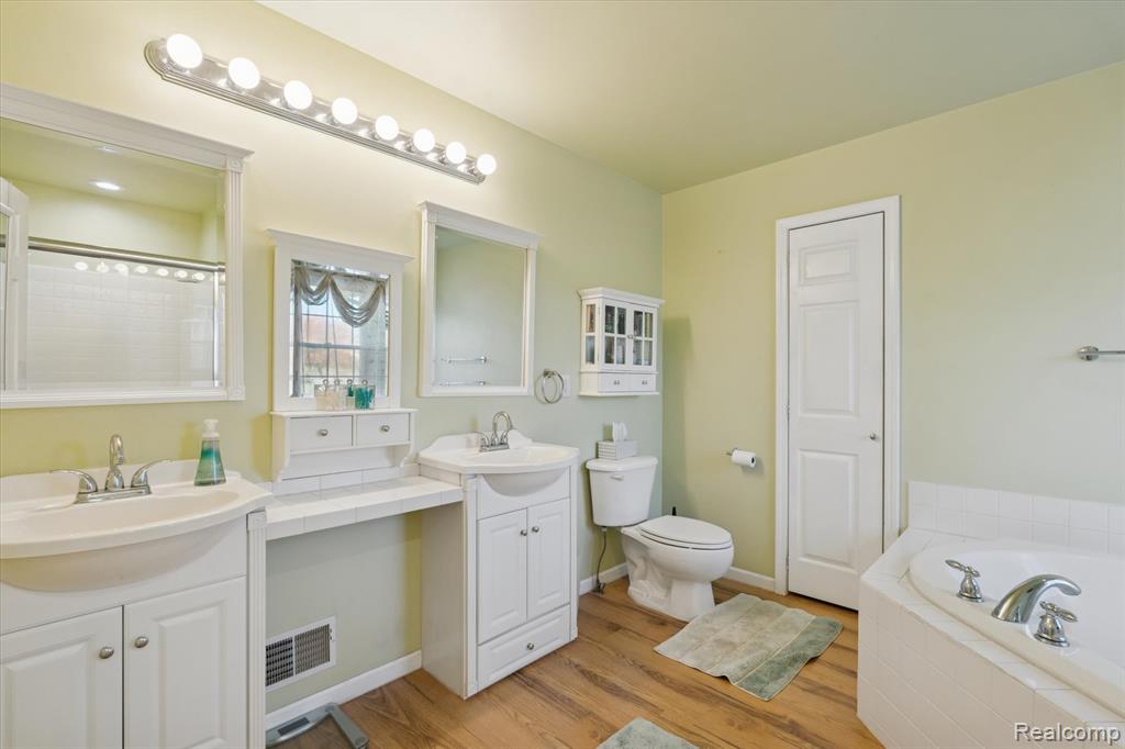 11051 Meadowview Drive, Goodrich Vlg, MI — Photo 29