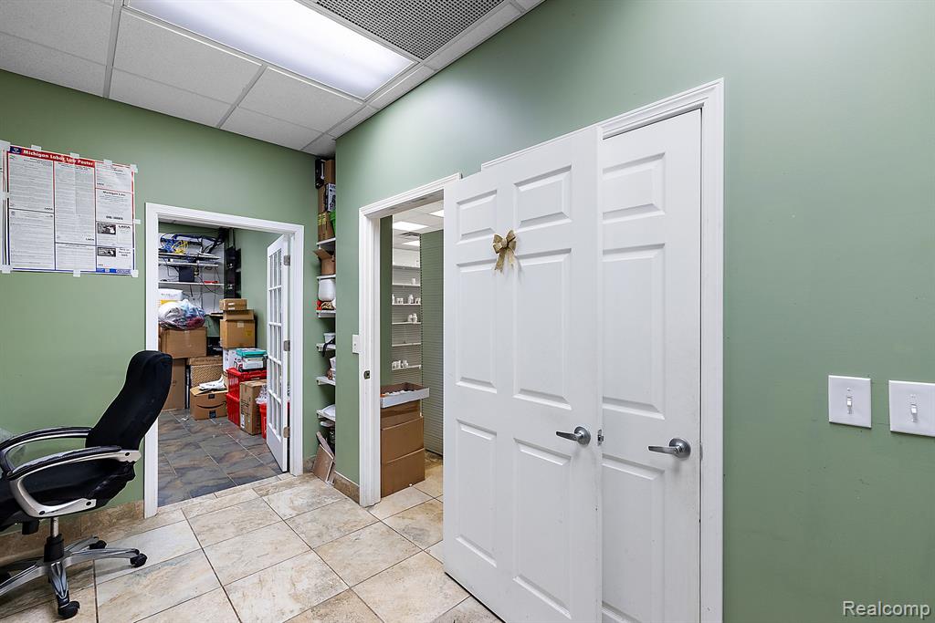 27241 SOUTHFIELD Road, Lathrup Village, MI 48076 — Photo 18