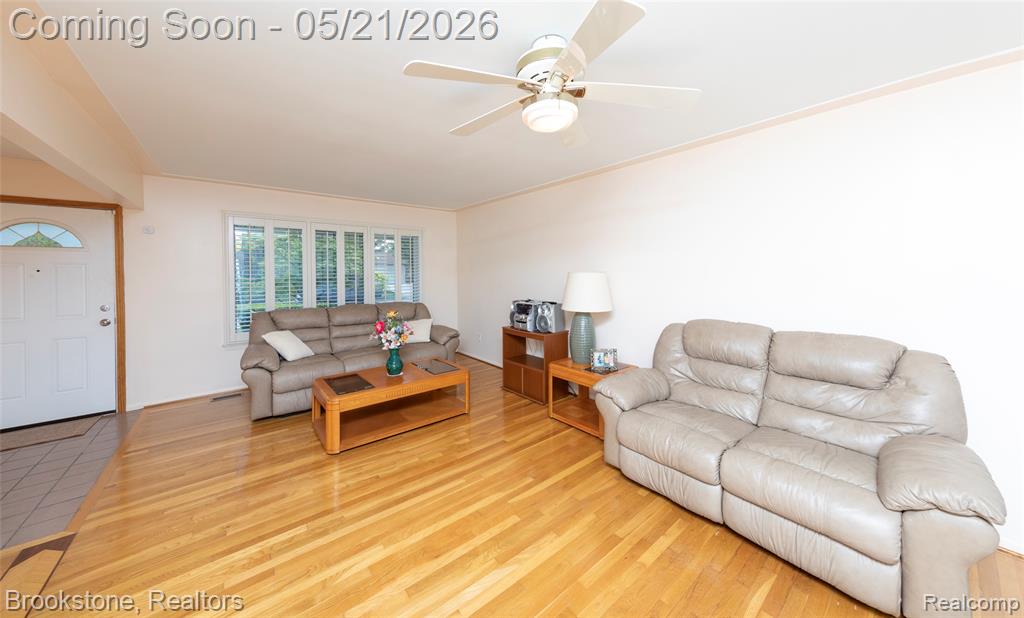 2445 Liverpool, Auburn Hills, MI 48326 — Photo 16