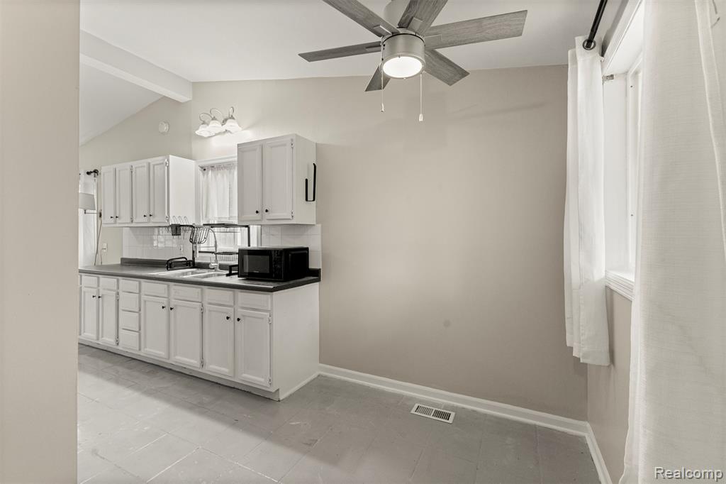 5367 Vivian Street, Dearborn Heights, MI 48125 — Photo 12