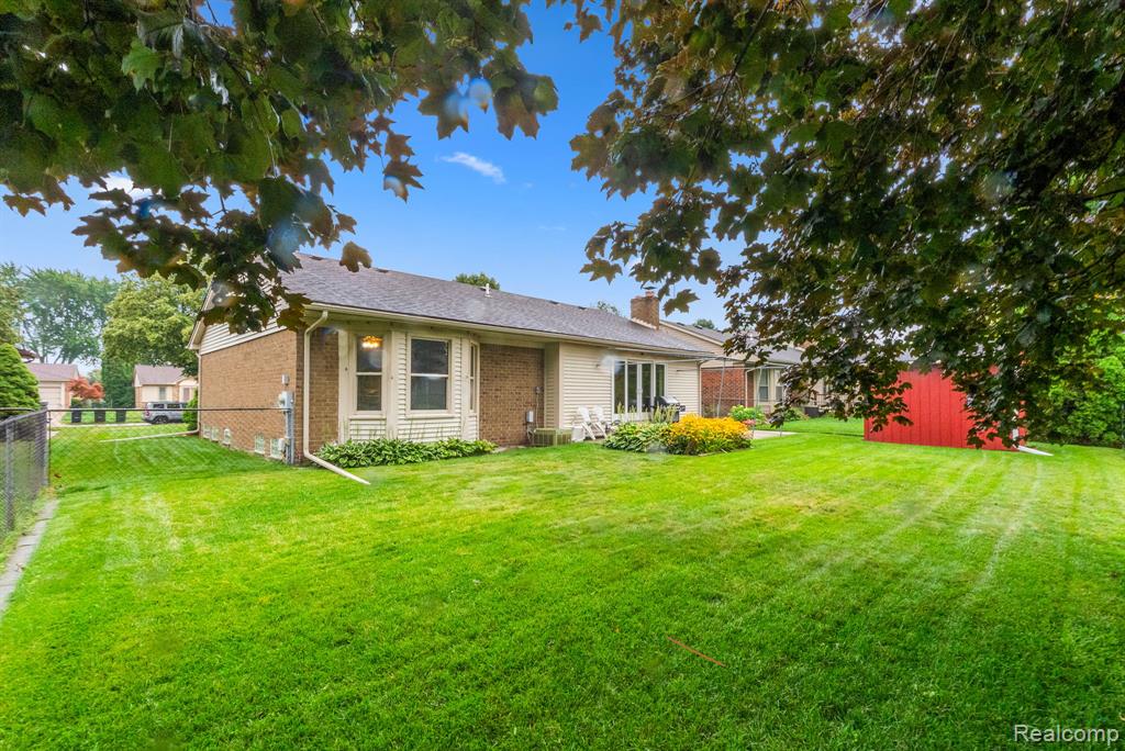 42917 Freeport Drive, Sterling Heights, MI 48313 — Photo 42