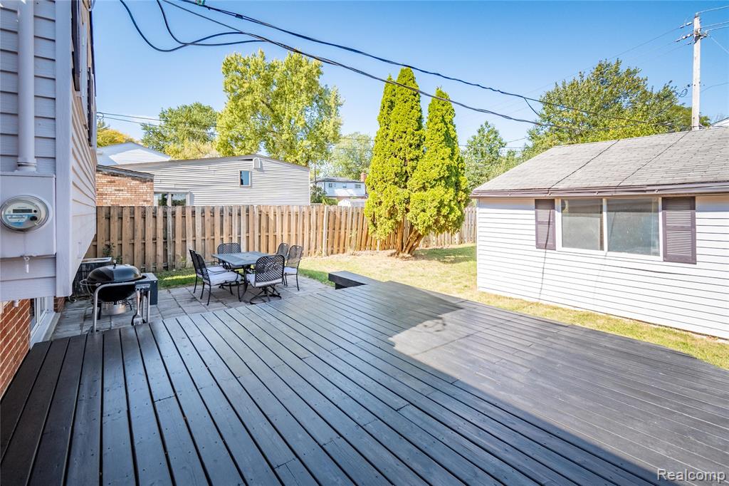 908 W Elmwood Avenue, Clawson, MI — Photo 35