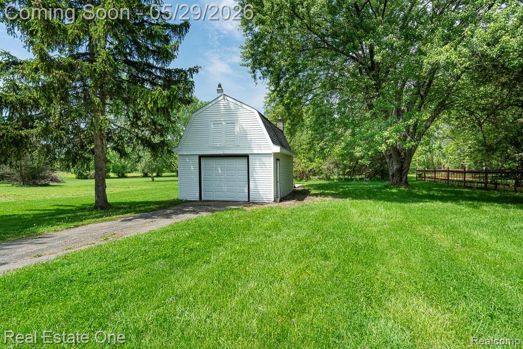 1056 Adams Road, Burton, MI 48509 — Photo 25