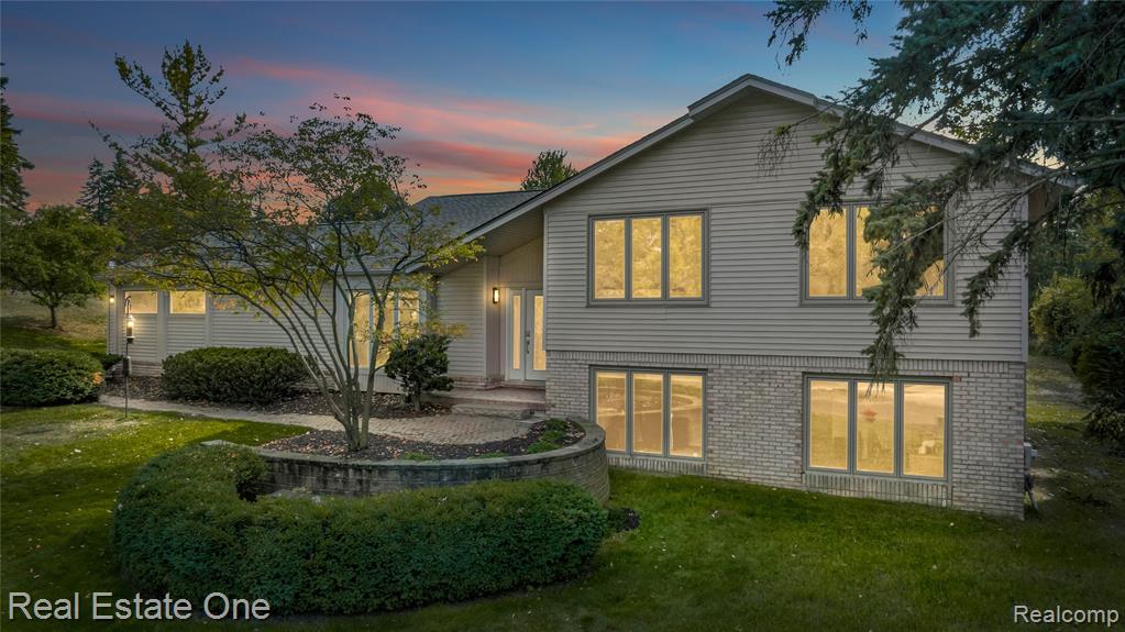 4261 Lakeridge Court, Bloomfield Hills, MI 48302 — Photo 2
