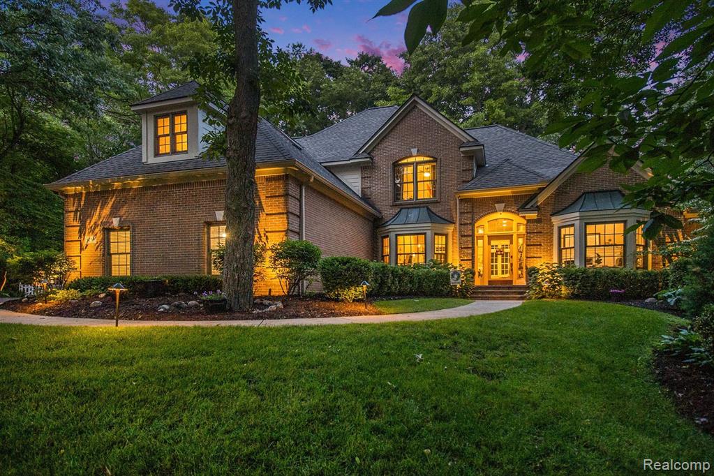 5259 PINEWOOD Drive, Brighton, MI 48116 — Photo 4