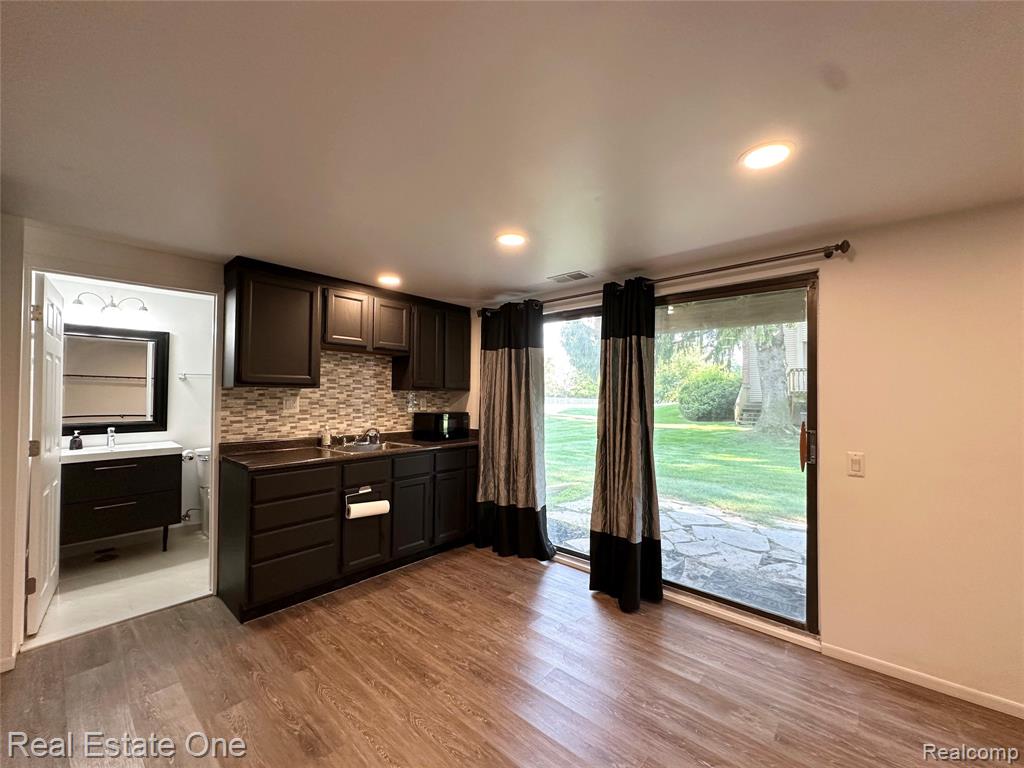 410 Willow Grove Lane, Rochester Hills, MI 48307 — Photo 27