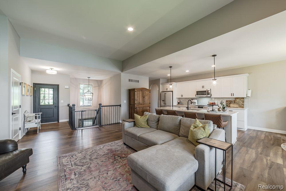10497 GRANDVIEW Drive, Goodrich Vlg, MI — Photo 8