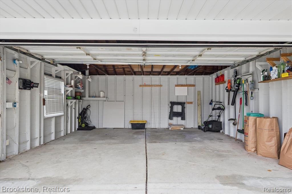 16951 Locherbie Avenue, Beverly Hills, MI 48025 — Photo 41