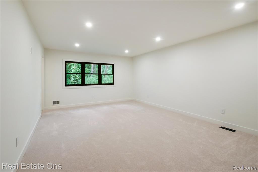 5584 N Adams Way, Bloomfield Hills, MI 48302 — Photo 29