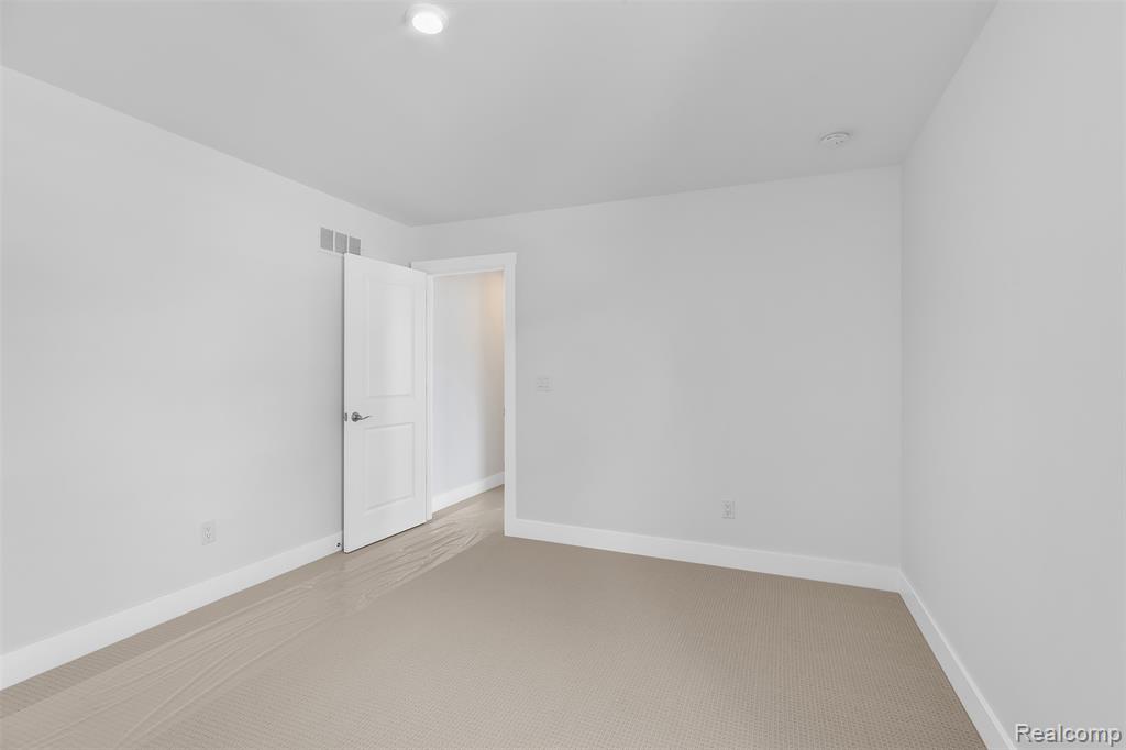 5342 TRAIL VISTA Drive, West Bloomfield, MI 48323 — Photo 25