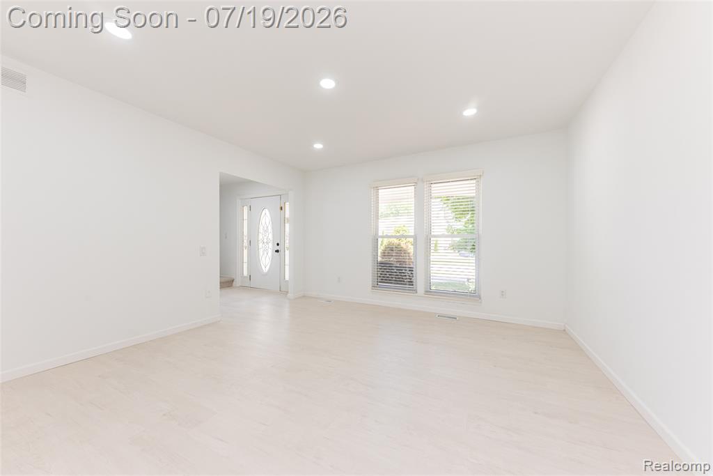 5994 Kingsfield Drive, West Bloomfield, MI — Photo 18