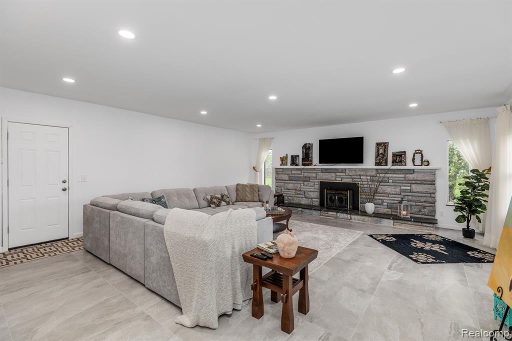 8527 METROPOLITAN Parkway, Sterling Heights, MI 48312 — Photo 14