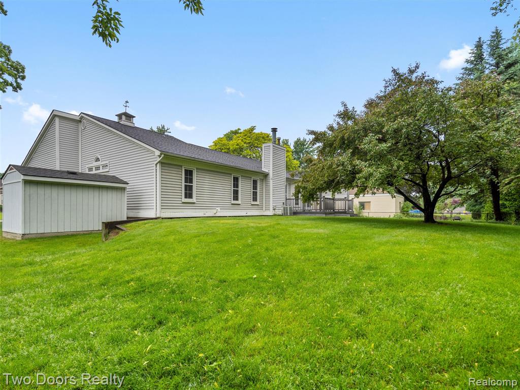 53020 Wolf Drive, Shelby Twp, MI 48316 — Photo 2