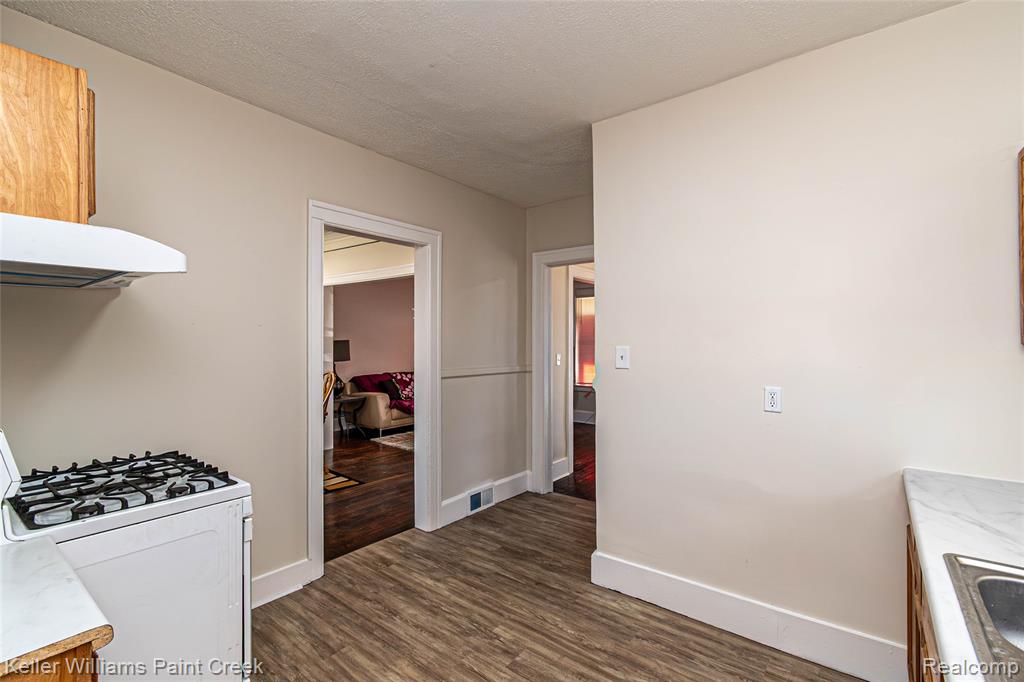 215 Winona Street, Highland Park, MI 48203 — Photo 11