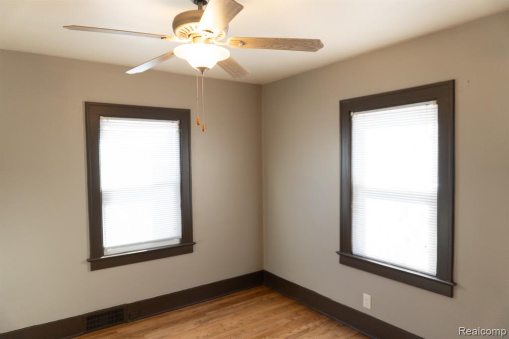 825 Frank Street, Flint, MI 48504 — Photo 23