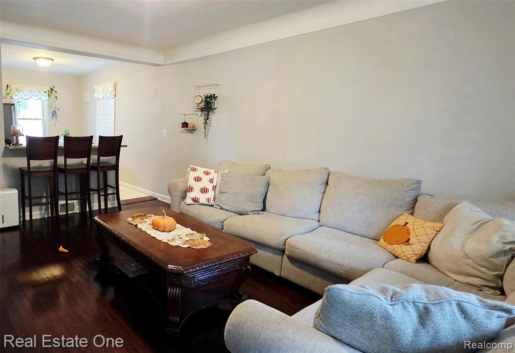 611 E Bernhard Avenue, Hazel Park, MI 48030 — Photo 5