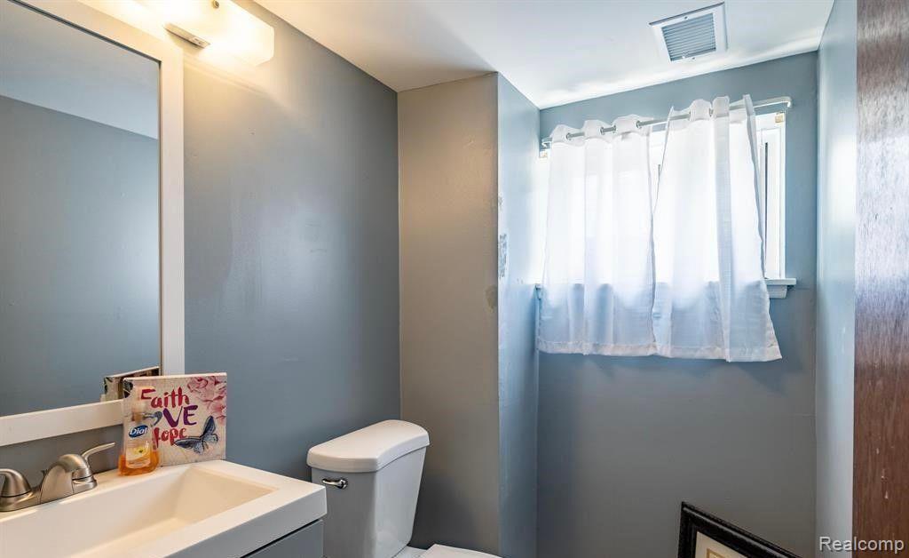 41210 PAIGN Drive, Sterling Heights, MI 48313 — Photo 16