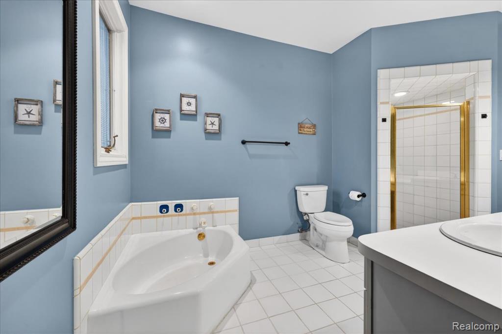 8657 Marquette Drive, Grosse Ile, MI 48138 — Photo 30