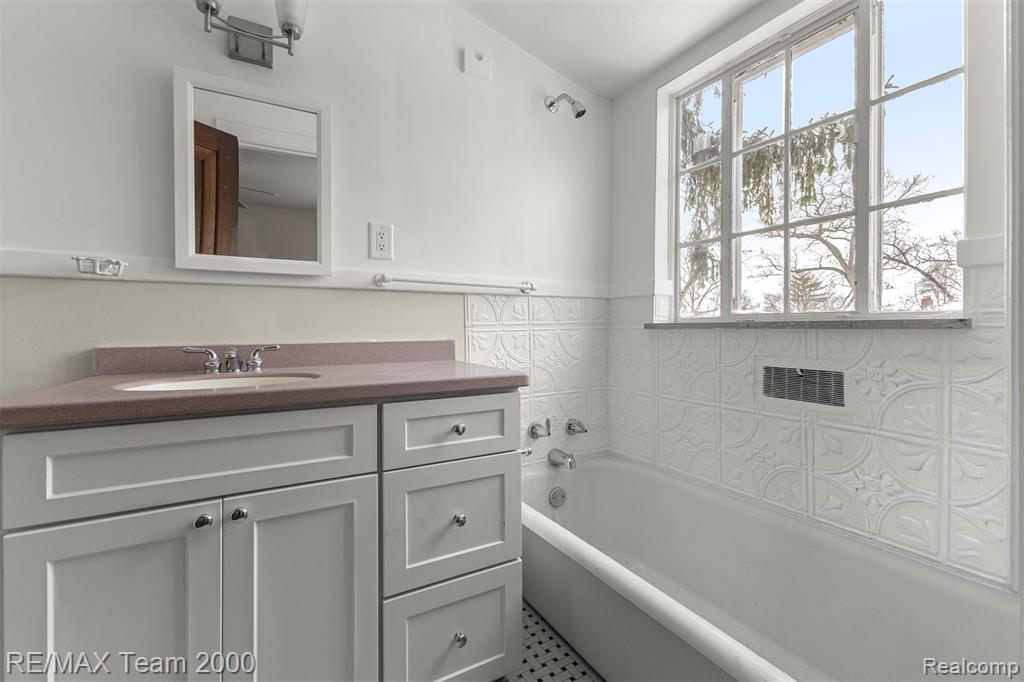 18285 Birchcrest Drive, Detroit, MI 48221 — Photo 36
