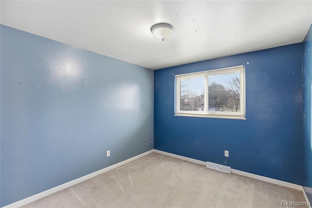 6230 Barker Drive, Waterford, MI 48329 — Photo 20