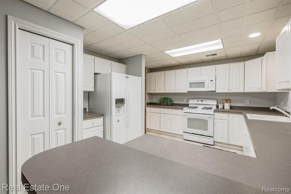 5690 White Lake Road, Clarkston, MI — Photo 48