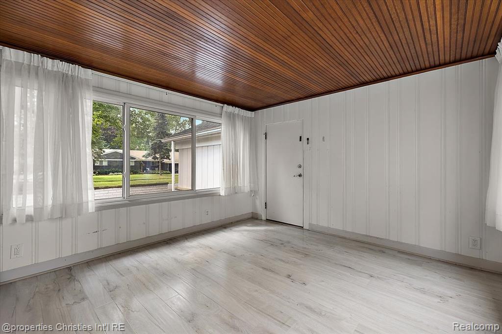 31711 Arlington Drive, Beverly Hills, MI 48025 — Photo 11