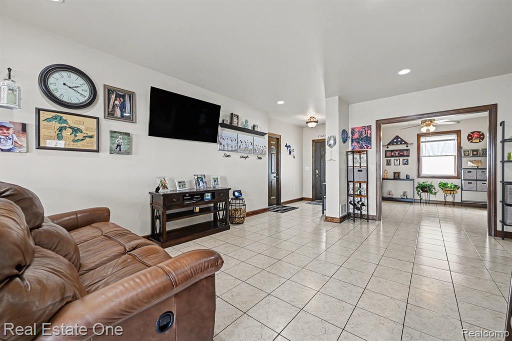 2061 Rosedale Drive, West Bloomfield, MI 48324 — Photo 3