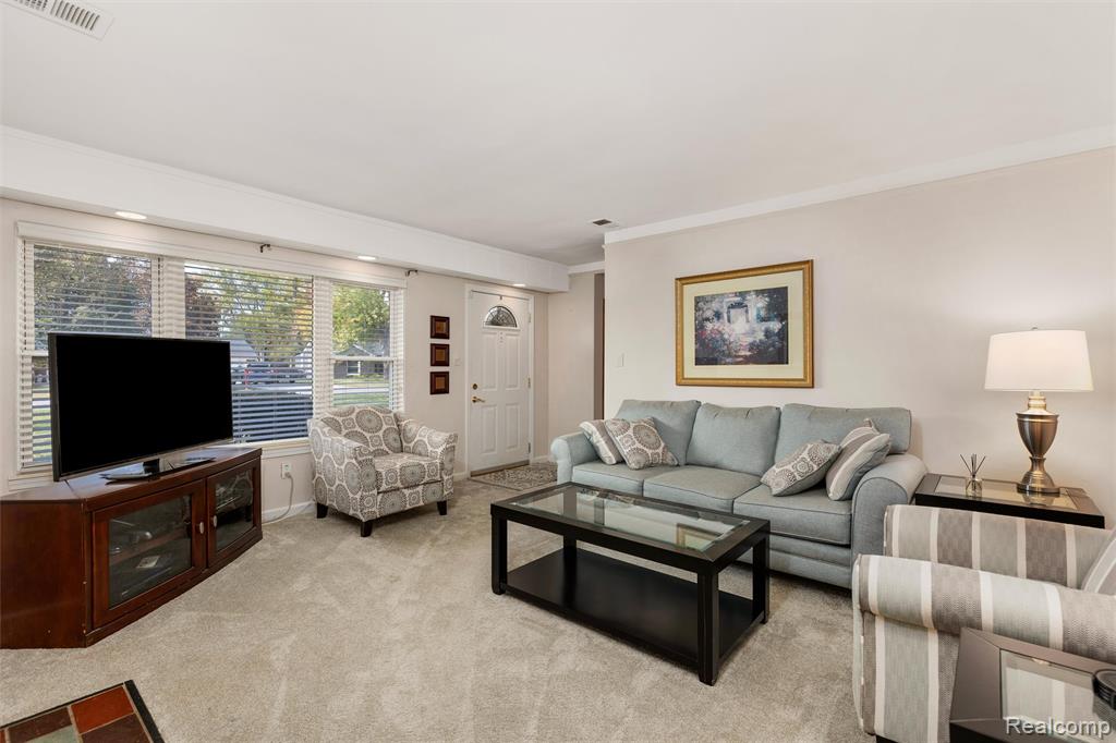 31220 Sheridan Drive, Beverly Hills, MI 48025 — Photo 4