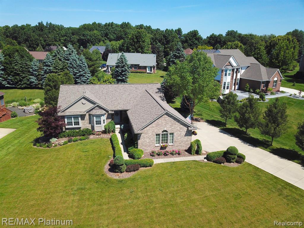 8927 Giovanni Ct, Howell, MI 48855 — Photo 2