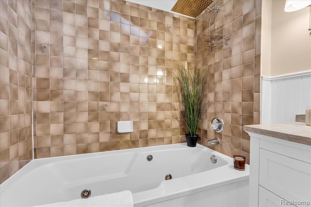 724 W Cambourne Street, Fenton, MI 48220 — Photo 12