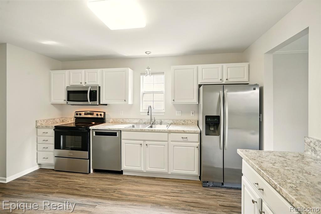 4977 OAK HILL Drive, Waterford, MI 48329 — Photo 8
