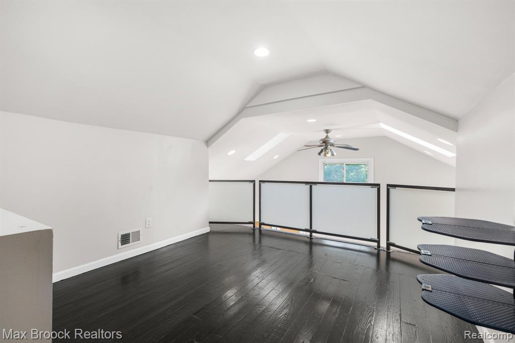 520 E Hazelhurst Street, Ferndale, MI 48220 — Photo 10