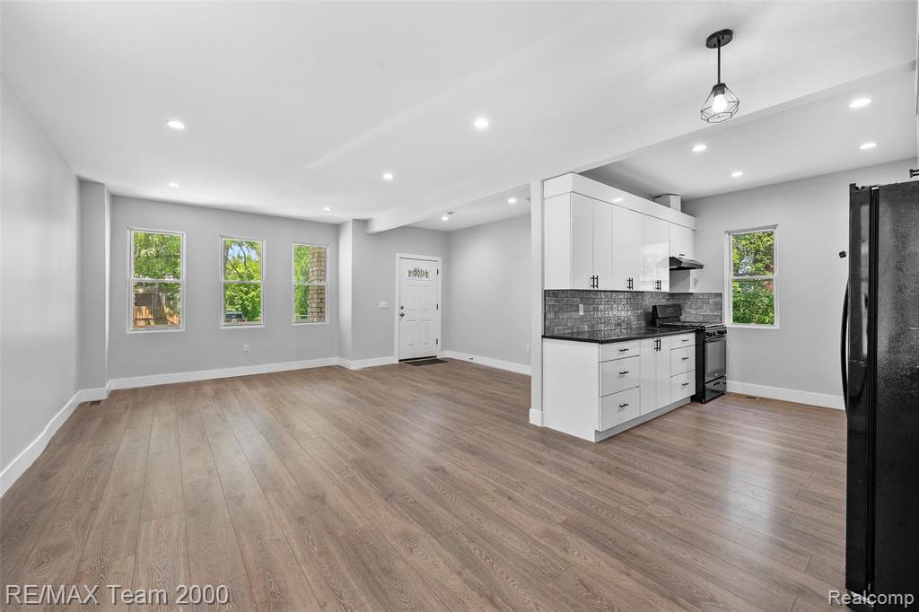 616 ENGLEWOOD Street, Detroit, MI 48202 — Photo 9