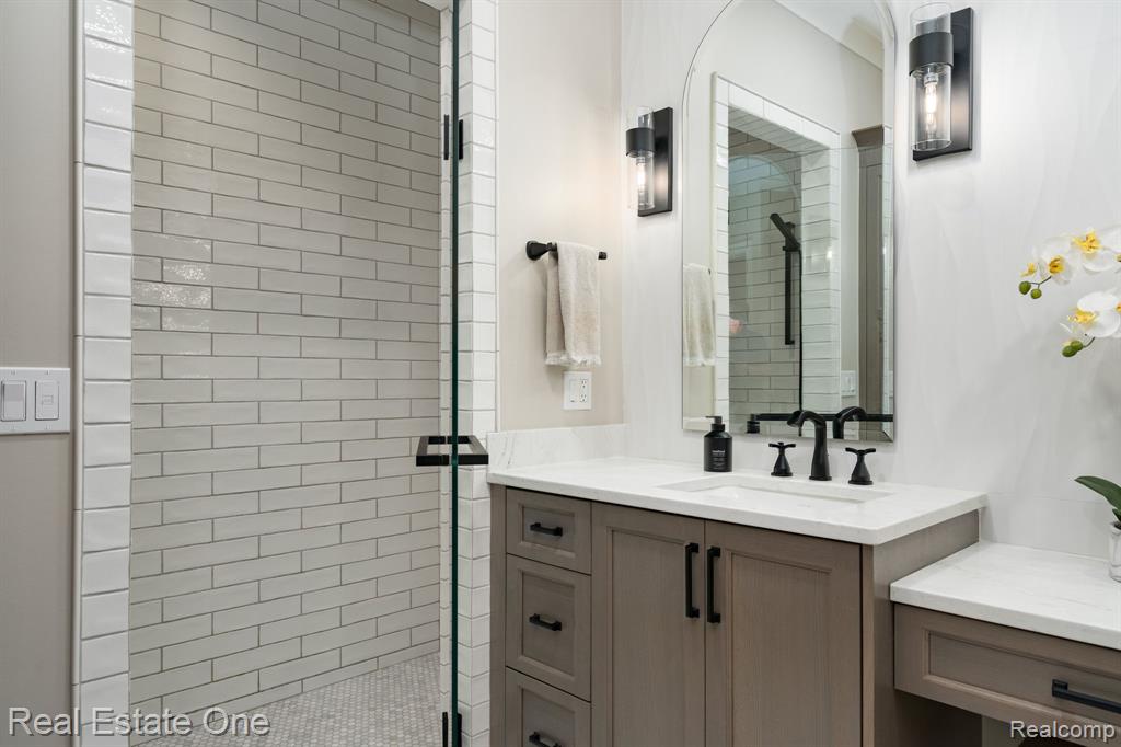 5525 Avington Parkway, Clarkston, MI 48348 — Photo 29