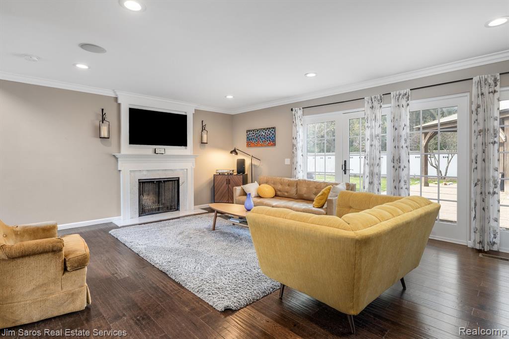 71 WOODLAND SHORES Drive, Grosse Pointe Shores, MI 48236 — Photo 11