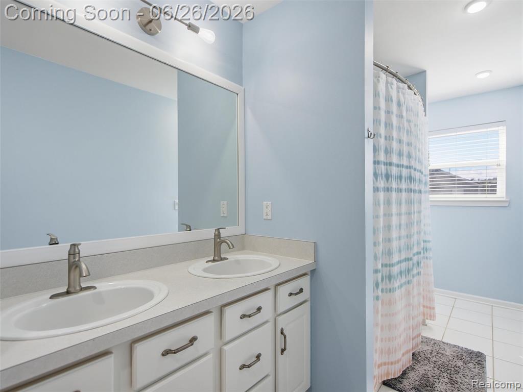 4974 Menominee Lane, Clarkston, MI 48348 — Photo 37