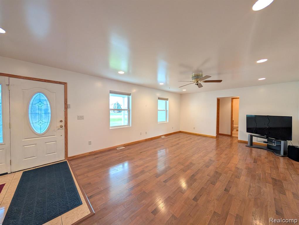 6185 N Vassar Road, Flint, MI 48506 — Photo 2