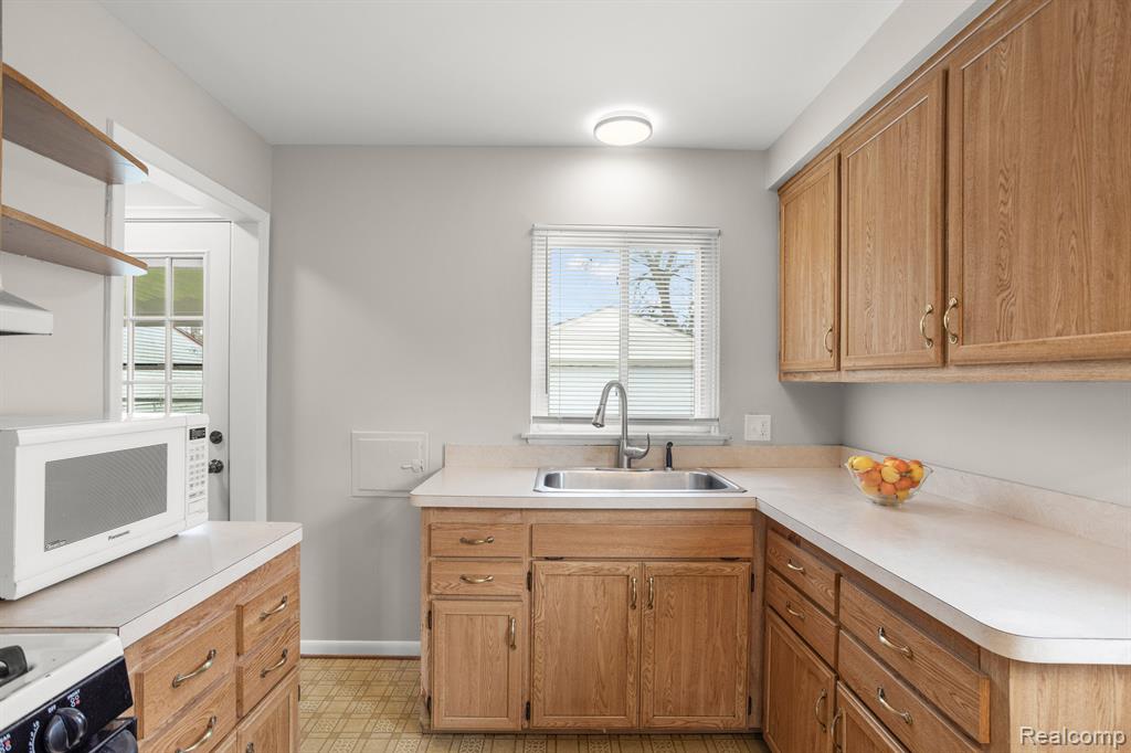 8531 BLACKBURN Drive, Westland, MI — Photo 6