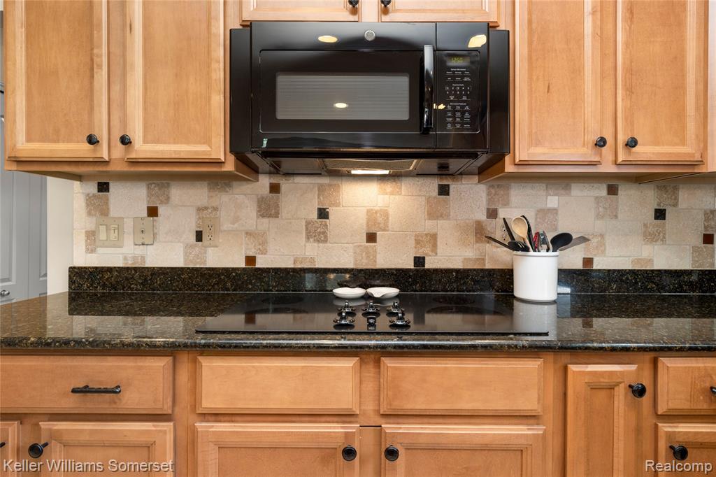 8354 Hummingbird, Commerce Twp, MI 48382 — Photo 26