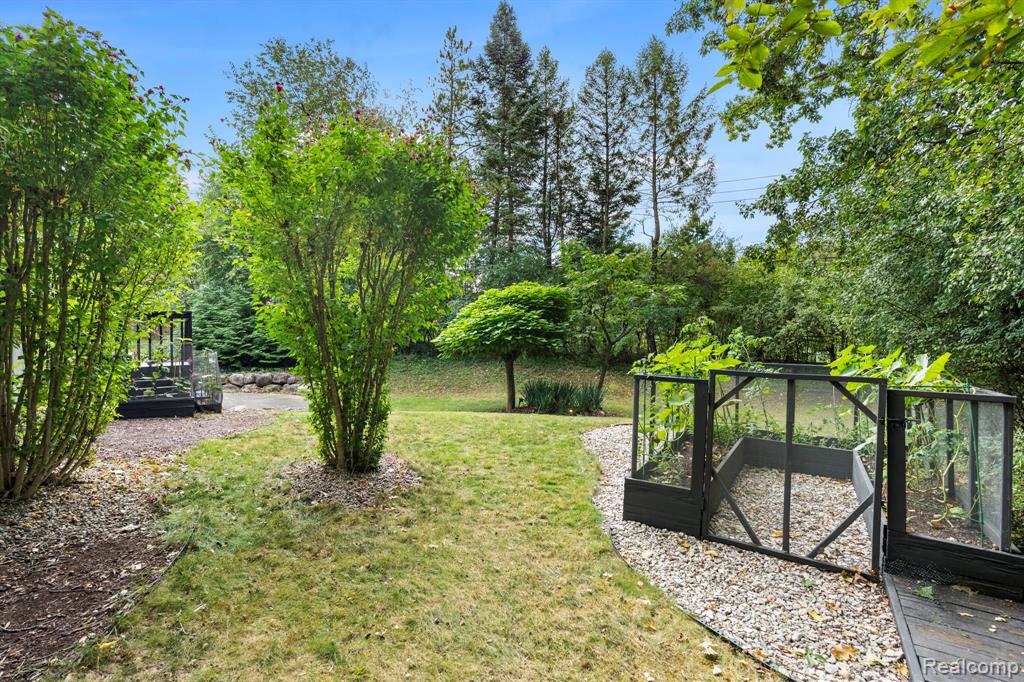 4540 Rolling Pine Court, West Bloomfield, MI 48323 — Photo 48