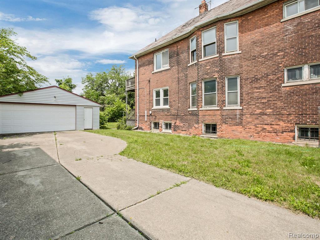 2511 SEYBURN Street, Detroit, MI 48214 — Photo 2