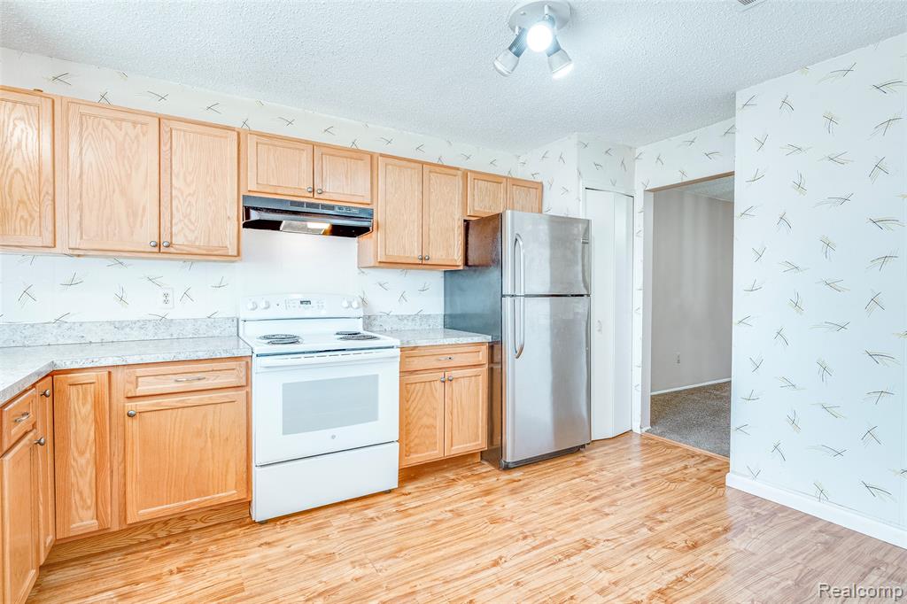 27845 Berrywood Lane, Farmington, MI 48334 — Photo 6